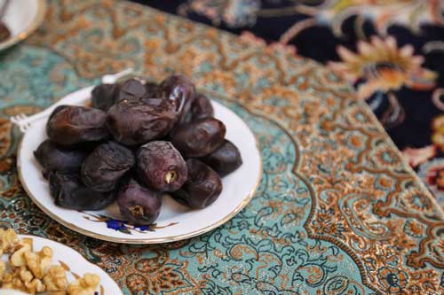 بهترین خرما برای تولید محصولات رژیمی و بدون شکر افزوده را بشناسید؛ مقایسه خرمای پیارم، زاهدی، مضافتی و سایر ارقام برای تولید بار، اسنک و محصولات غذایی.