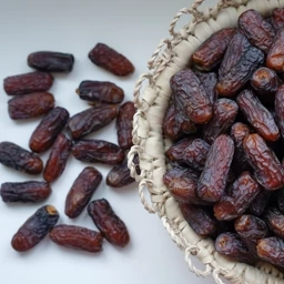 خرمای صنعتی چیست و چه کاربردی در صنایع غذایی دارد؟ بررسی انواع خرمای مناسب برای تولید خمیر خرما، شیره خرما و فرآورده‌های غذایی و نکات خرید عمده.